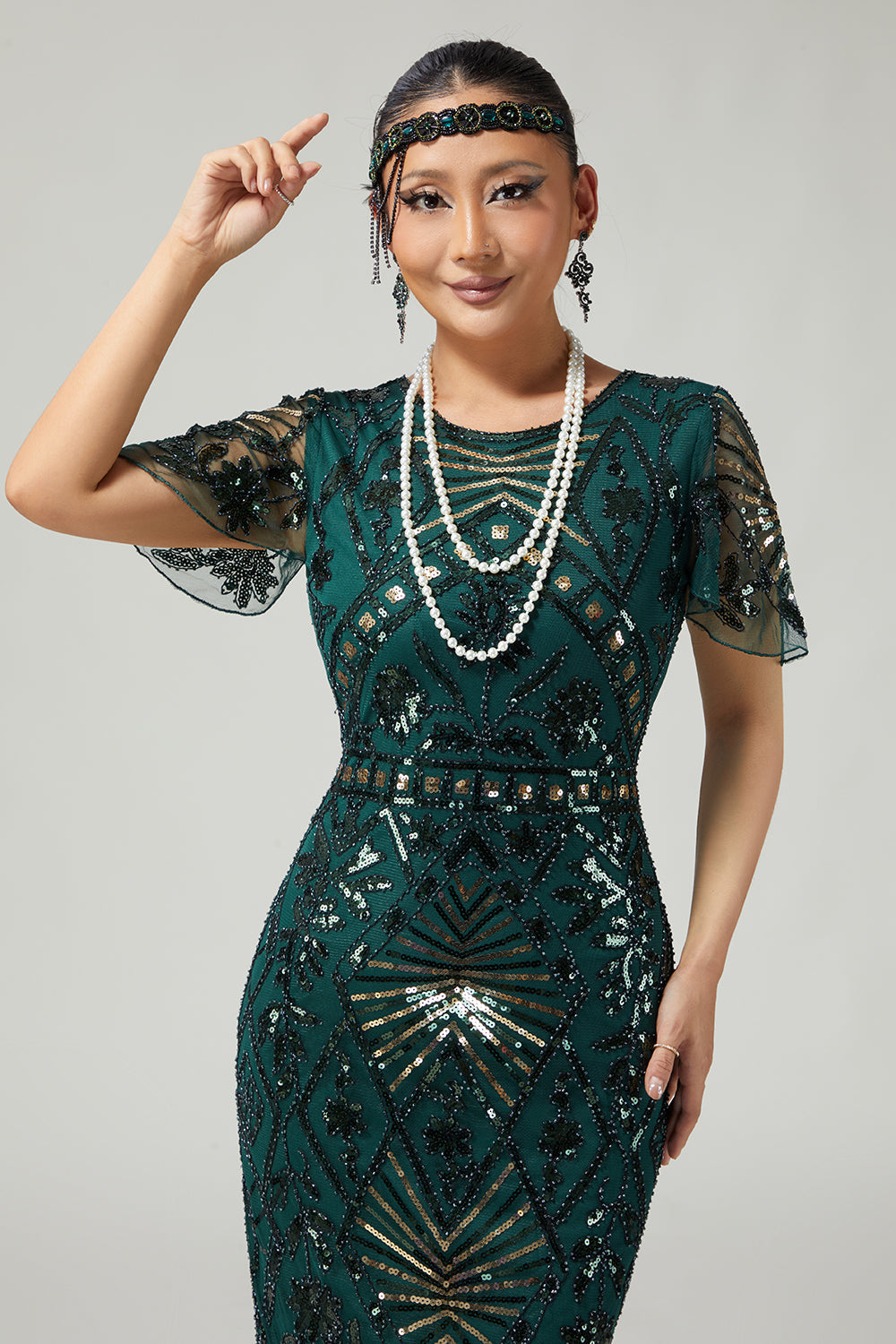 Sparkly Dark Green Pencil 1920s Dress With Fringes
